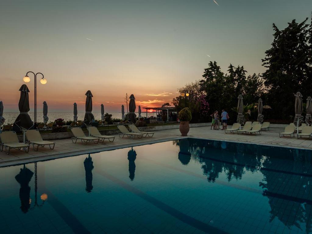 Kassandra Mare Hotel 네아 포티데아 외부 사진
