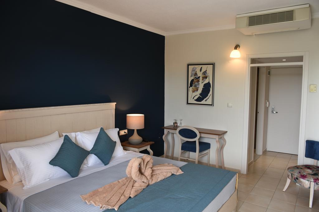 Kassandra Mare Hotel 네아 포티데아 외부 사진